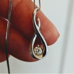 Genuine Diamond and White Gold Swirl 💙